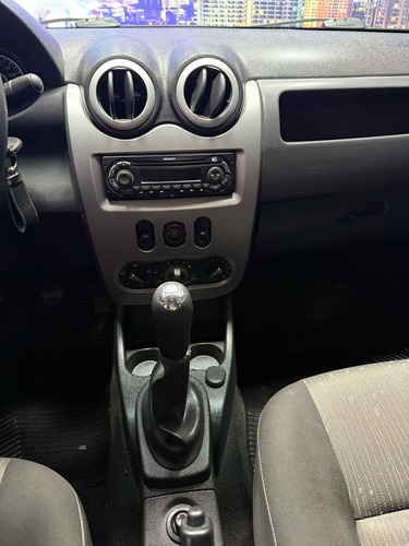 Renault Logan Expression Hi-Flex 1.6 8V 4p