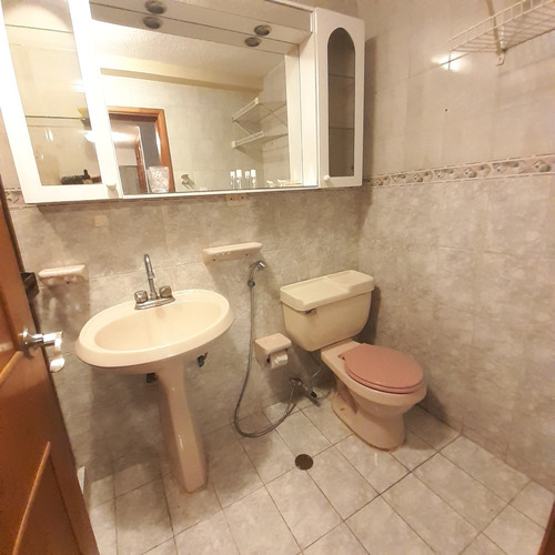 En Venta Cómodo Townhouse En Lecheria . Rosa Maria Evergreen