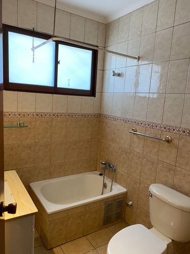 Casa Recien Remodelada En Una Tranquila Calle De La Reina