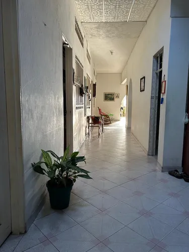 Casa Rentable Con 2 Apartamentos Y Un Local