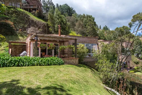Casa En Venta En Loma Del Escobero. Cod V1148