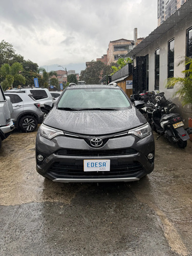 Toyota RAV4 Street