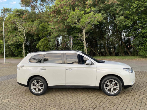 Mitsubishi Outlander 3.0 GT 4X4 V6 24V GASOLINA 4P AUTOMÁTICO