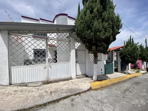 Casa Sola En Venta Priv En San Cristóbal. Casa Céntrica En Excelentes  Condiciones | Metros Cúbicos