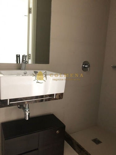 Apartamento En La Brava, De 3 Dormitorios Cuenta Con Excelentes Servicios, Vista Plena Al Mar - Consulte!!!!!!!!-ref:2383