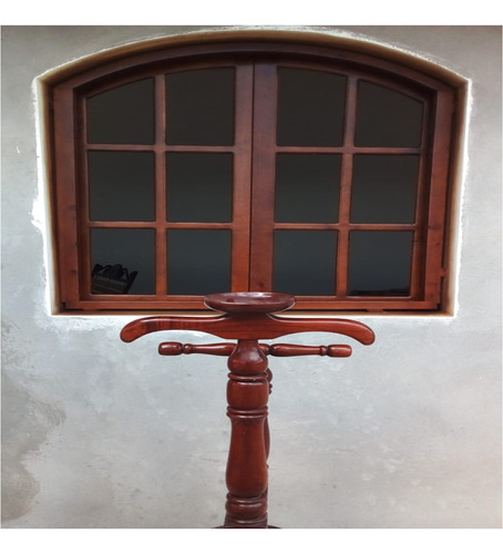 Ventana Con Vidrios De Madera Elegante