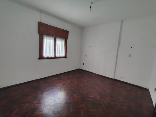 Casa En Alquiler B Centro 4 Privados, 2 Baños