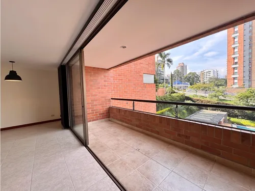 Apartamento En Venta Con Espacios Amplios Poblado (loma De Los Parras)