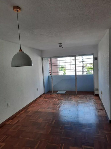 Apartamento En Alquiler De 2 Dormitorios C/ Cochera En Tres Cruces