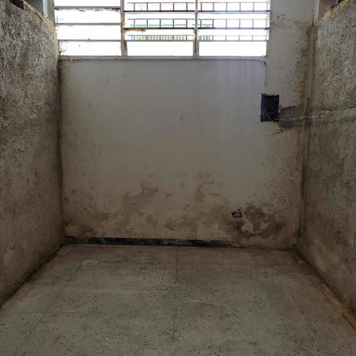 Imagen 5 de 20 de Alquiló Local Comercial Con Apartamento