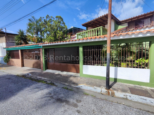 Jip 24-1775. Venta De Cómoda Casa, Excelente Ubicación Céntrica En Zona Residencial Y Comercial. Cercanía A Centro Comerciales,  Colegios, Bancos. En Cagua, Edo Aragua.