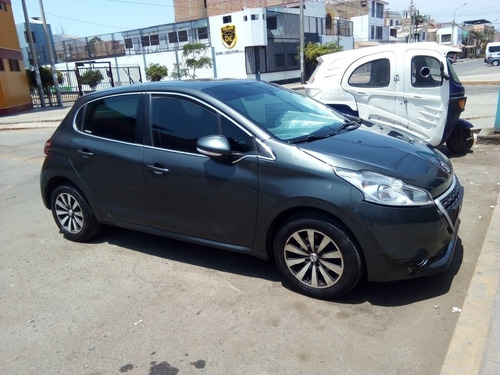 Ocasion Remato Peugeot 208 Año 2015 Hatchback Con 71,800 Km.
