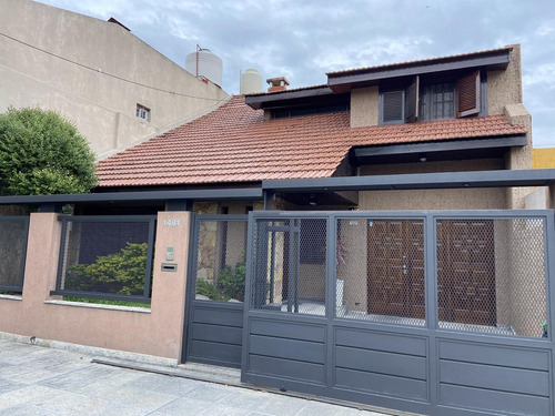 Imagen 2 de 30 de Casa En Venta - 5 Amb. - Ramos Mejia Sur -