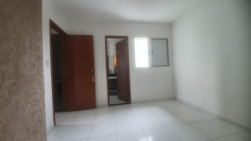 Casa Com Três Quartos Em Condominio