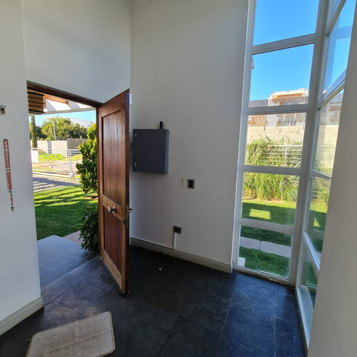Se Arrienda Con Compromiso De Compra, Amplia Casa En Nogales
