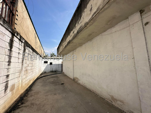 Local Comercial En Alquiler En Cc Regional Turmero Alto Trafico Ubicacion Excelente Al Lado De Supermercado Estef 25-17432