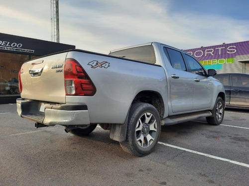 Toyota Hilux 2.8 Cd Srx 177cv 4x4 At