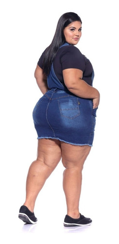 Imagem 2 de 2 de Jardineira Curta Jeans Plus Size Saia Macacão Com Lycra