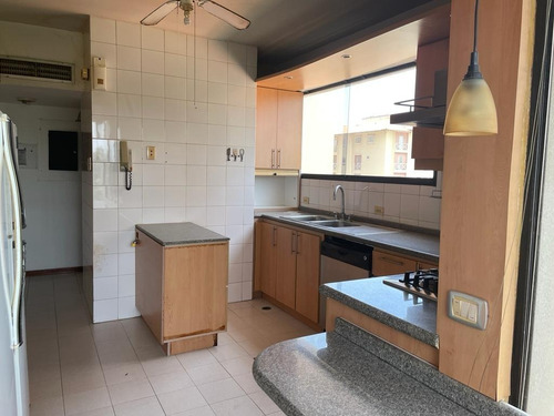 Imagen 2 de 7 de Exclusivo Y Amplio Apartamento En Av. Bolívar De Lechería