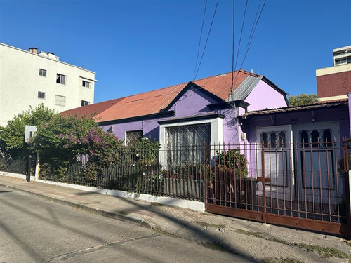 Casa En Venta De 4 Dorm. En Ñuñoa