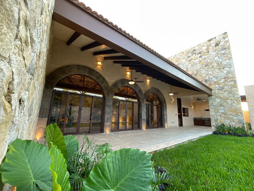 Casa En Venta En Privada Residencial En Temozon Norte, Merida, Yuc.