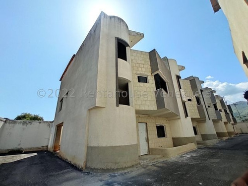 Imagen 1 de 30 de Townhouse En Venta Con Financiamiento, Barrio Sucre. Las Delicias Maracay 23-7799 Hc