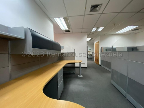 Imagen 8 de 14 de Amplia Y Cómoda Oficina De 206 Mts, Muy Bien Ubicada En El Corazón Del Rosal. Cuenta Con Mas De 15 Espacios De Trabajo, 5 Despachos Cerrados, Aire Acondicionado Central, Internet , 5 Puestos