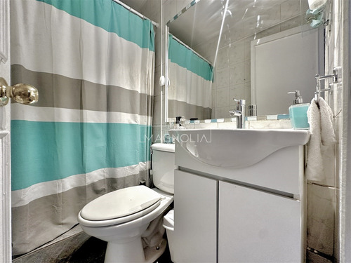 Casa En Venta De 5 Dorm. En Las Condes