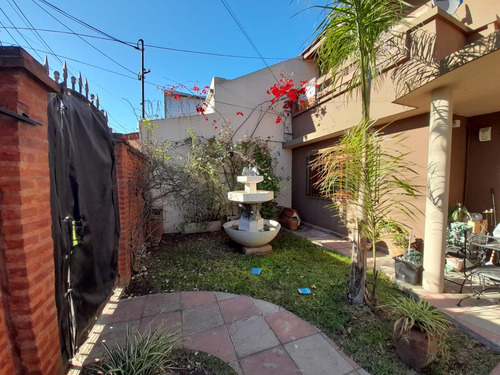 Venta Casa 319m2 Con Patio, Pileta Y Cochera En Don Bosco Quilmes, Apto Credito !!!