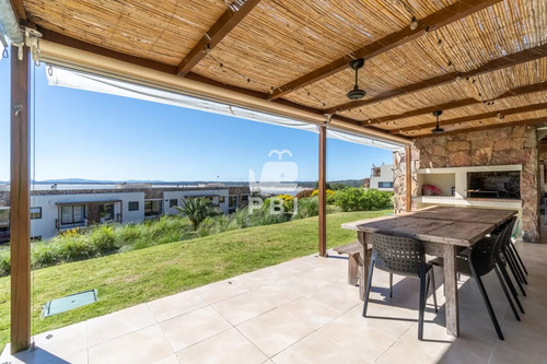 Alquiler Temporario De Apartamento 3 Dormitorios En Lomo De La Ballena, Punta Ballena