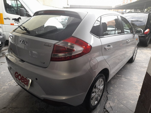 Imagem 5 de 12 de Chery / Celer Hatch Act 1.5 16v 2018 Prata