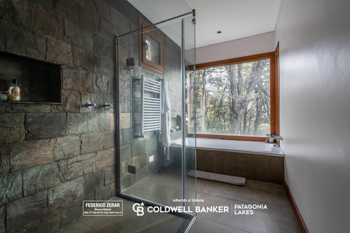 Venta - Exclusiva Casa De 8 Ambientes, 5 Dormitorios, 6 Baños En Barrio Las Vertientes.