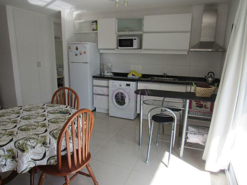 Imagen 4 de 17 de Departamento En Venta Y Venta A Mts De Avenida Roosevelt.