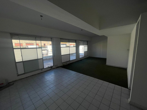 Imagen 2 de 17 de Oficina En Venta En Area Centro
