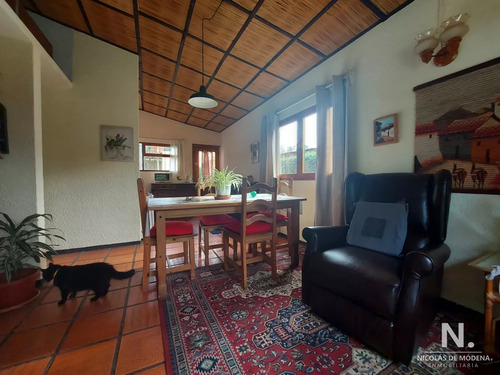Vende Casa En Balneario Buenos Aires, Manantiales, De 2 Dormitorios En Suite.