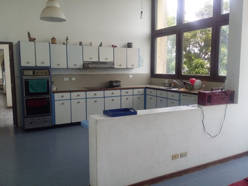 Imagen 4 de 13 de La Lagunita Se Vende Casa De 8 Habitaciones Para Remodelar Con 3.200 Terreno