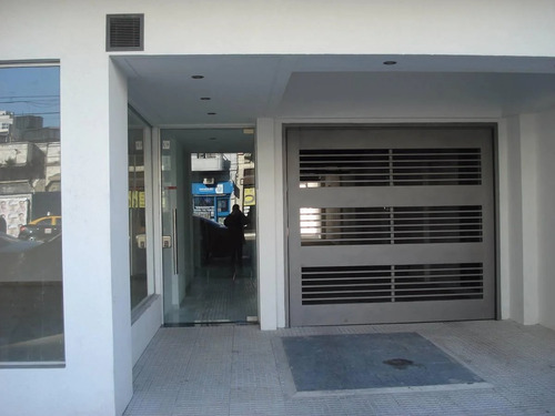 Av. Rivadavia 10545 Depto 2 Ambientes Con Cochera.