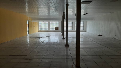 Imagen 2 de 13 de Local Mezzanina En Alquiler, Cc Brisas Del Neveri, Barcelona