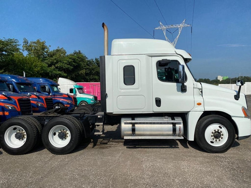 Imagen 4 de 8 de Tractocamión Seminuevo Freightliner Cascadia 2017
