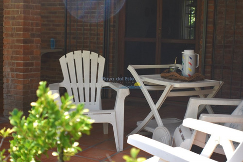 Casa En Zona Golf De Punta Del Este- Ref: 11519