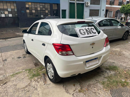 Imagen 11 de 25 de Chevrolet Onix 2019 1.4 Joy Ls