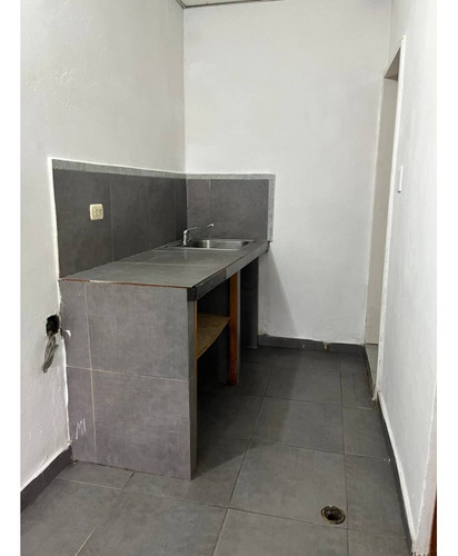 Anexo Monoambiente En Alquiler, Av. Santos Michelena, Maracay.