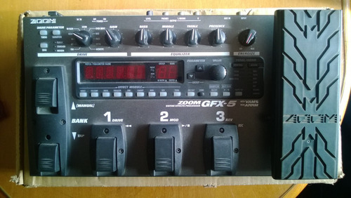 Zoom Gfx-5 Guitar Effects Processor  No Permuto