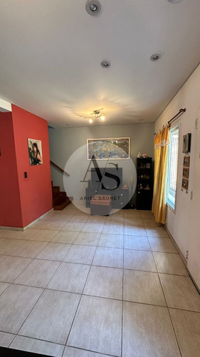 Se Vende Hermoso Chalet En Villa Bosch!!!! Frente A La Plaza Del Pio Xii