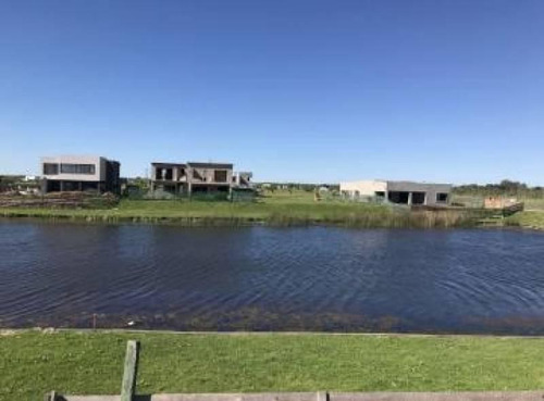 Increible Lote Al Agua En Barrio Costas De Puertos De Escobar