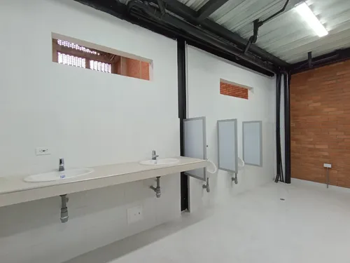 Bodega En Arriendo En Zona Industrial. Cod A30508