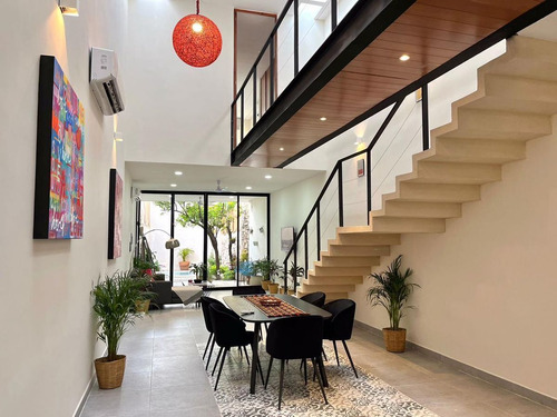 Centro A 2 Cuadras Del Paseo Montejo Hermosa Casa Amueblada (avc-2052)