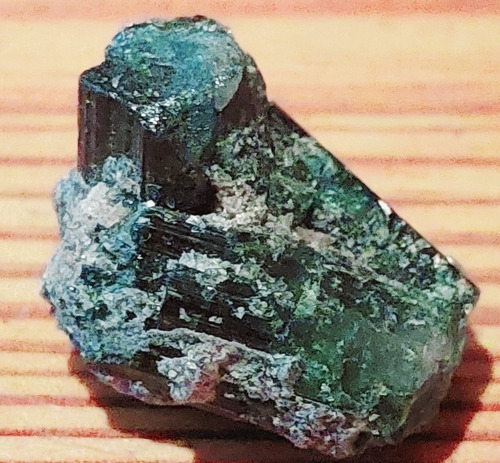 Mineral Cristales Turmalina Verde Y Lepidolita Mica De Litio