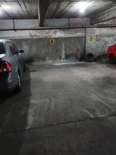 Cochera En Alquiler En Edificio Para Auto.