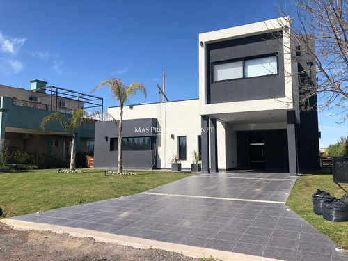 Casa Amoblada En Alquiler En Canning Barrio Santa Rita
